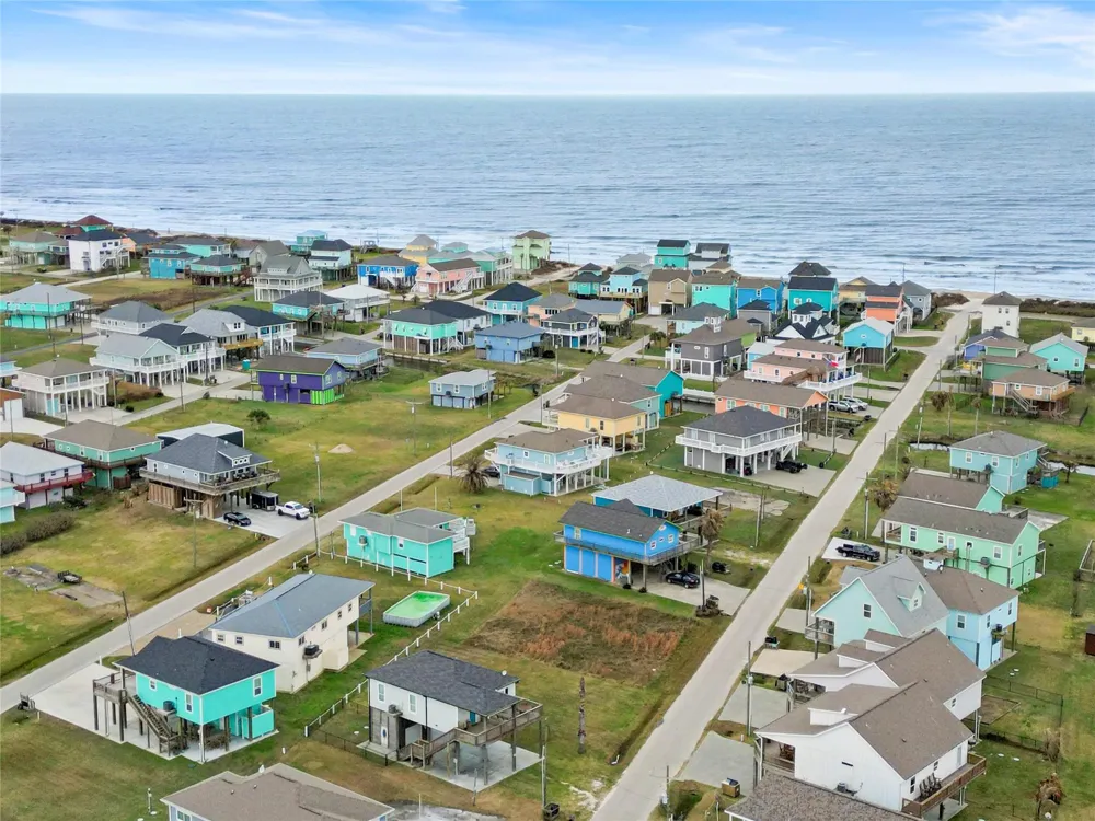962 Driftwood Drive Crystal Beach, TX 77650