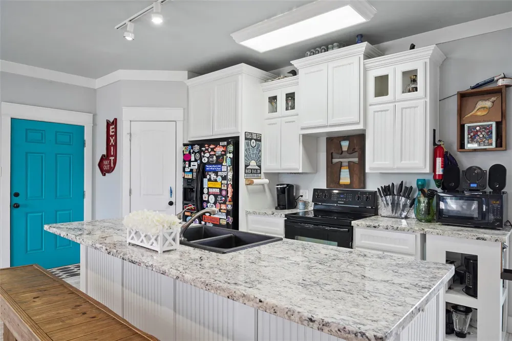 962 Driftwood Drive Crystal Beach, TX 77650