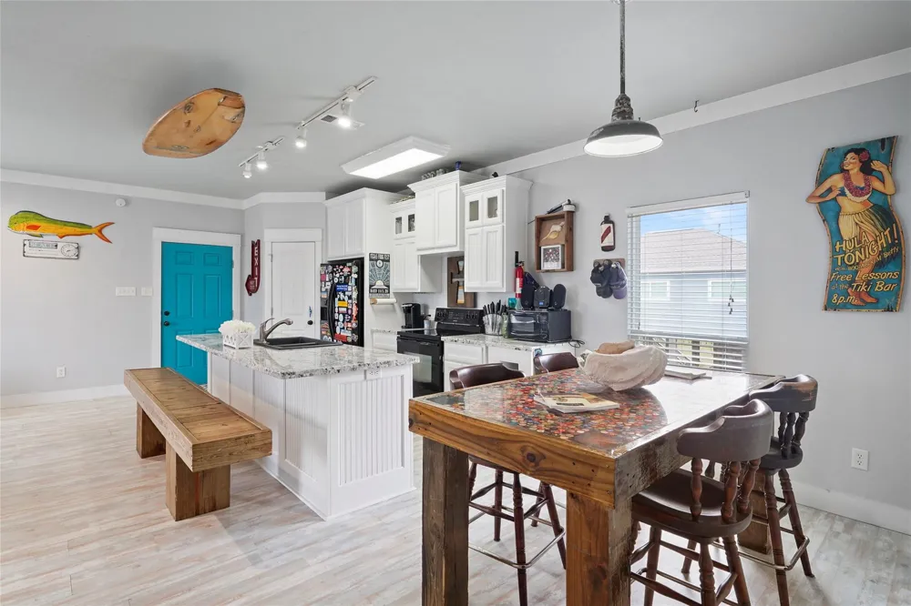 962 Driftwood Drive Crystal Beach, TX 77650