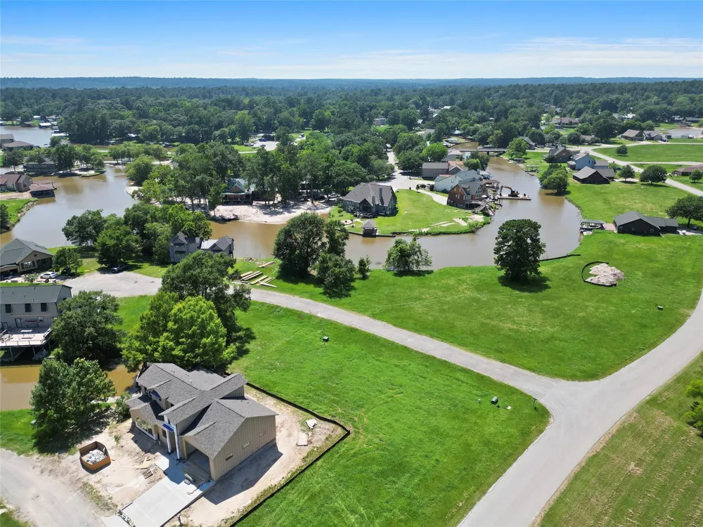 5 Wild Iris Court Huntsville, TX 77340