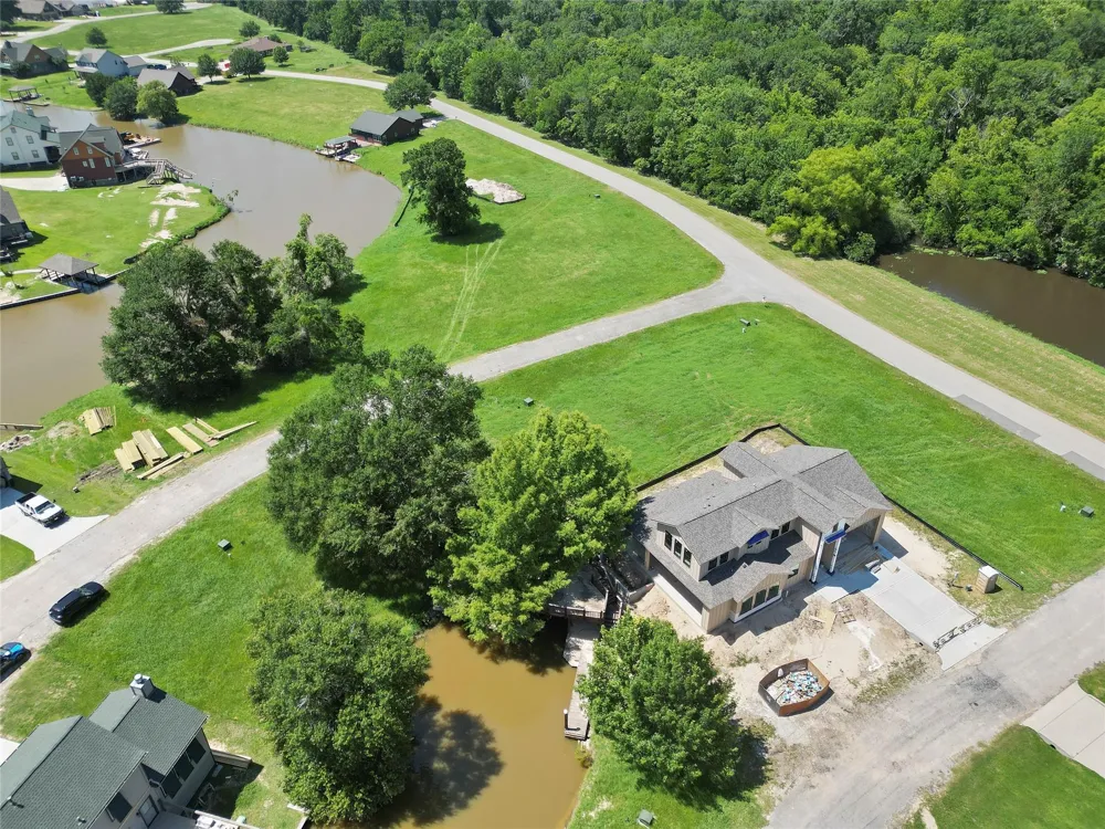 5 Wild Iris Court Huntsville, TX 77340