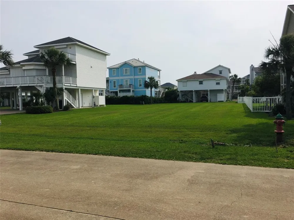 4118 Silver Reef Galveston, TX 77554