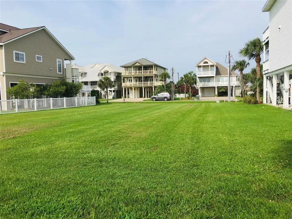4118 Silver Reef Galveston, TX 77554
