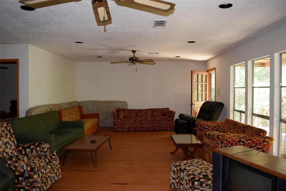 732 River Road Goodrich, TX 77335