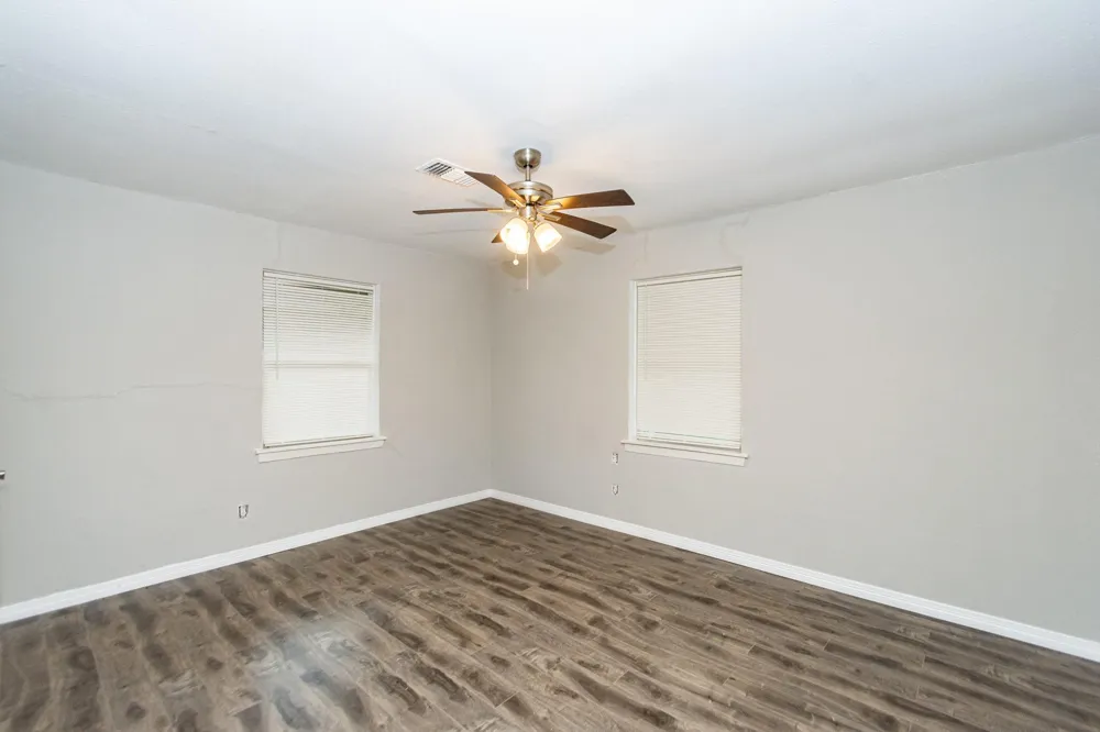 2002 Nottingham Street Pasadena, TX 77502