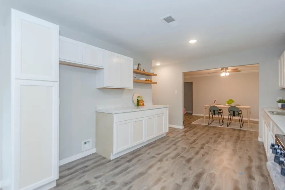 2002 Nottingham Street Pasadena, TX 77502