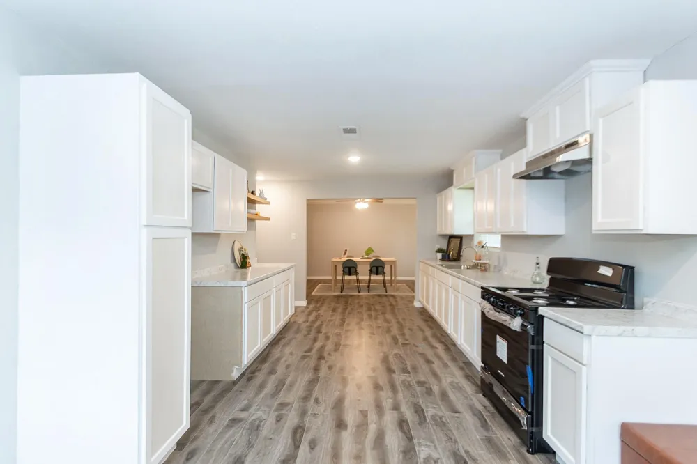 2002 Nottingham Street Pasadena, TX 77502