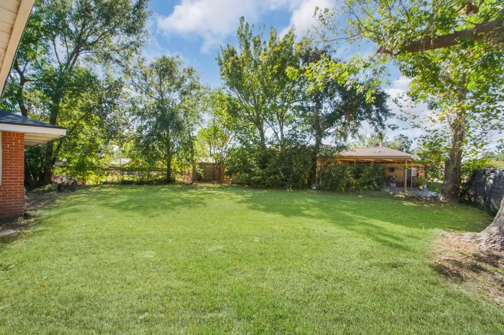 2002 Nottingham Street Pasadena, TX 77502