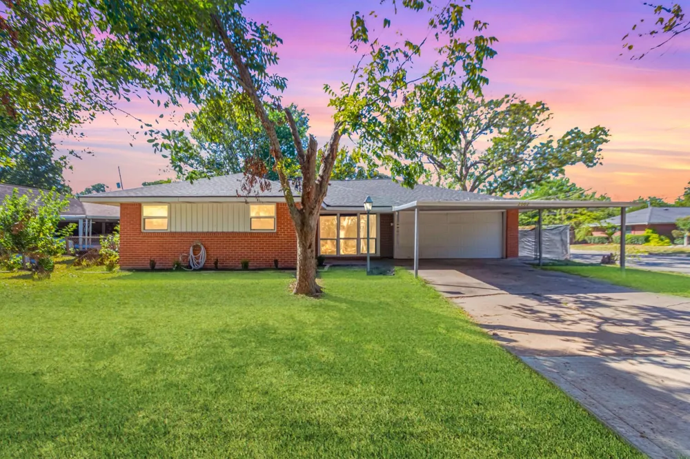 2002 Nottingham Street Pasadena, TX 77502