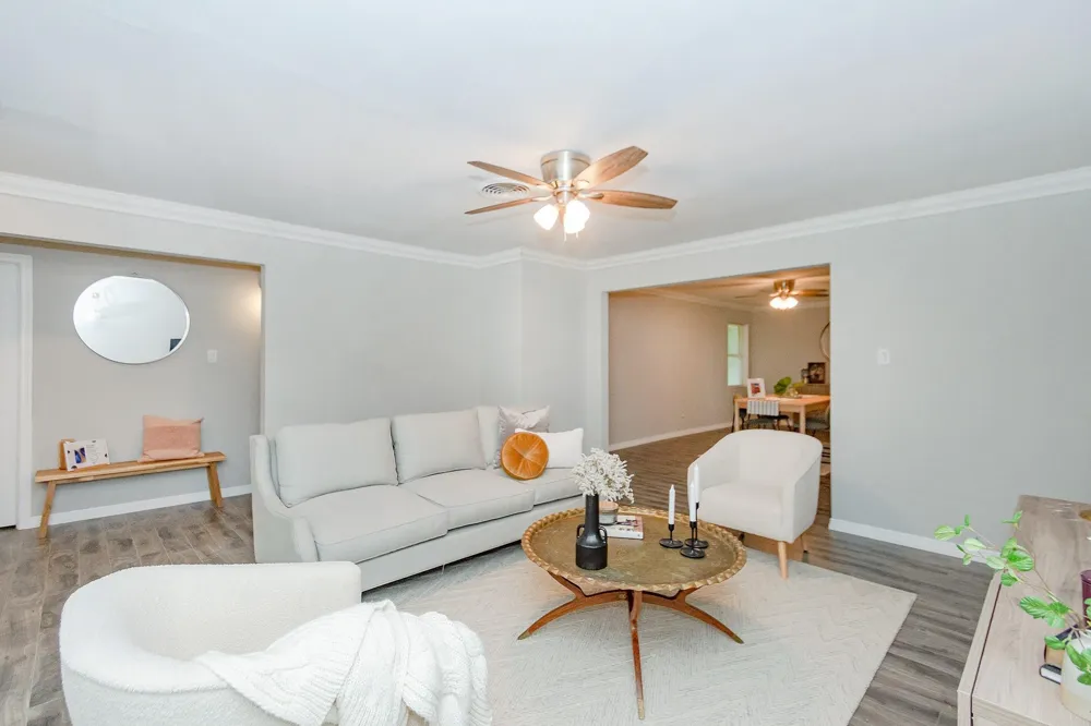 2002 Nottingham Street Pasadena, TX 77502
