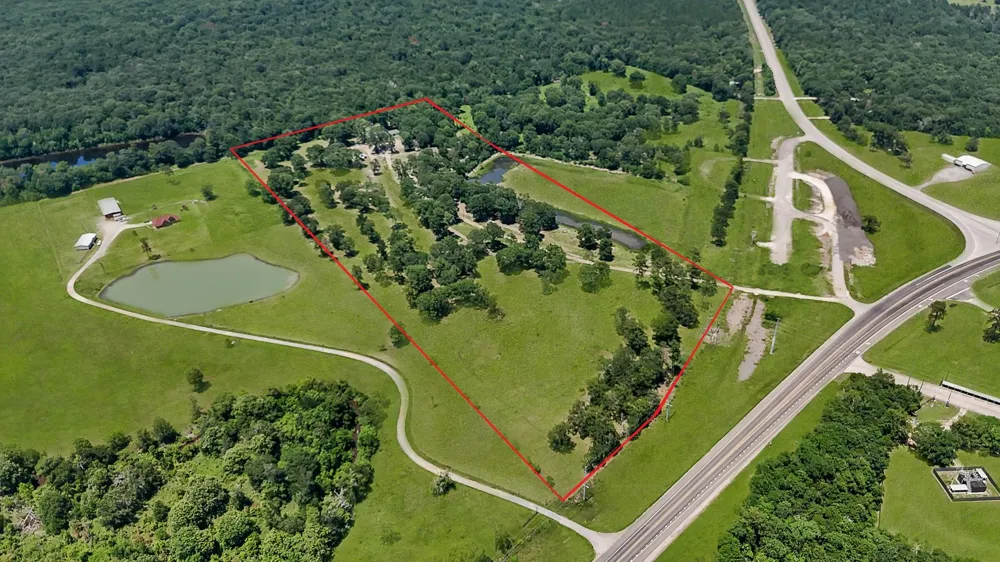 39360 Highway 105 Saratoga, TX 77585