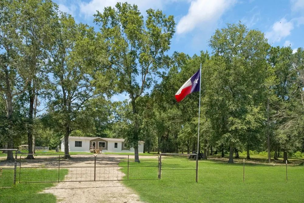 39360 Highway 105 Saratoga, TX 77585