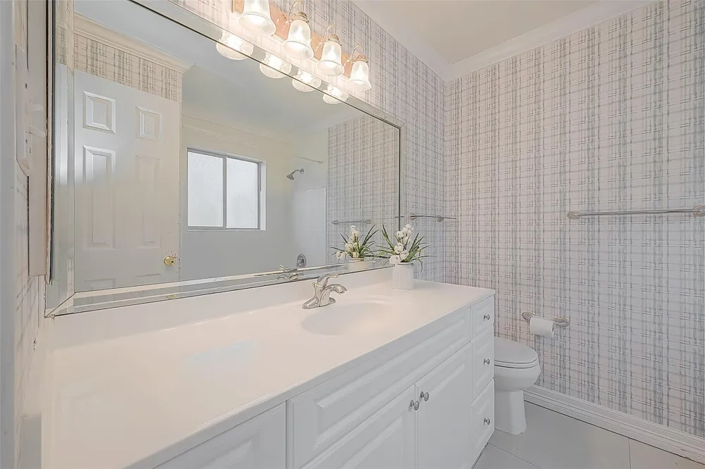 2121 Fountain View Drive #22 Houston, TX 77057