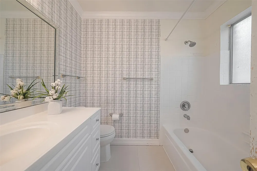 2121 Fountain View Drive #22 Houston, TX 77057