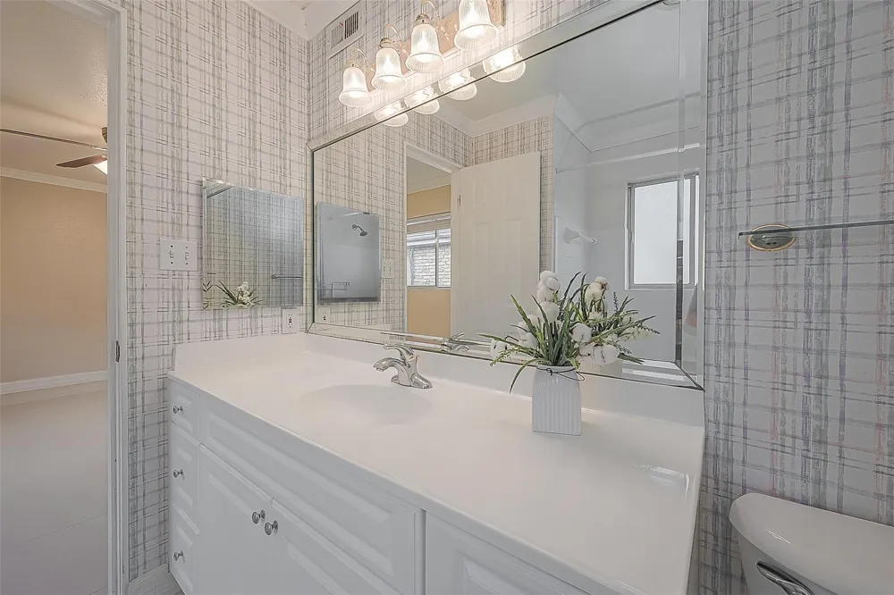 2121 Fountain View Drive #22 Houston, TX 77057