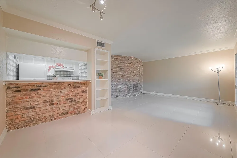 2121 Fountain View Drive #22 Houston, TX 77057