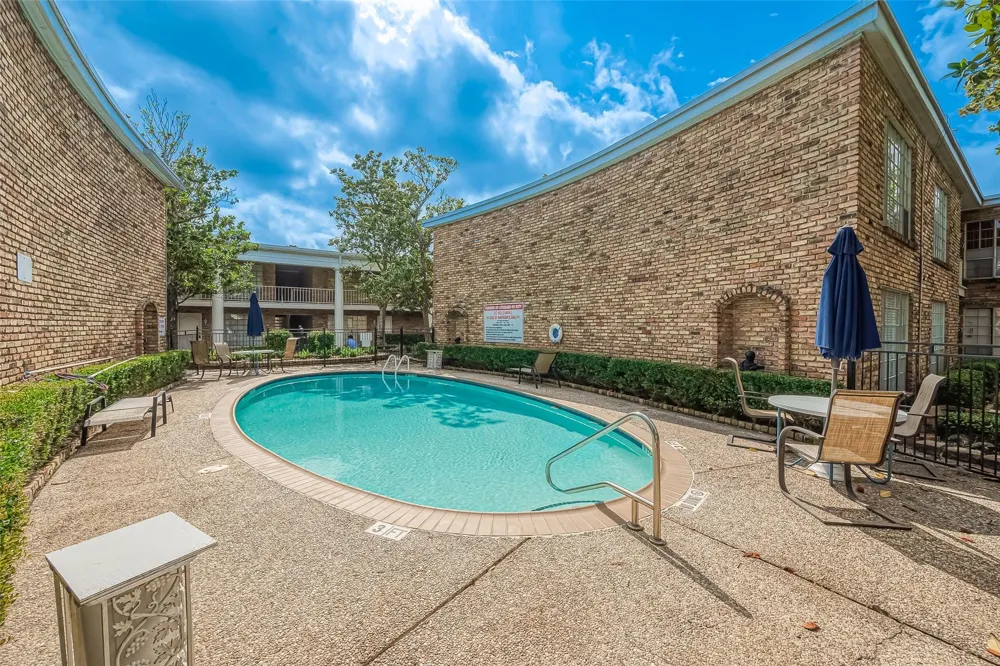 2121 Fountain View Drive #22 Houston, TX 77057