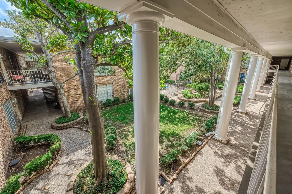 2121 Fountain View Drive #22 Houston, TX 77057