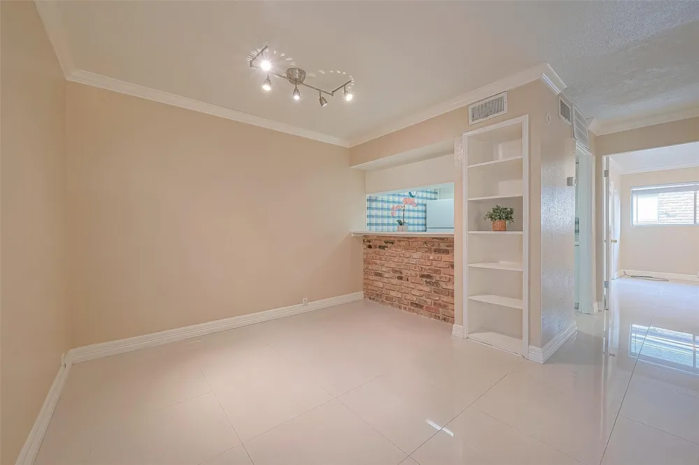 2121 Fountain View Drive #22 Houston, TX 77057