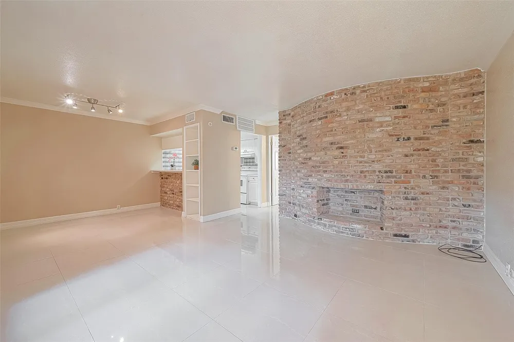 2121 Fountain View Drive #22 Houston, TX 77057