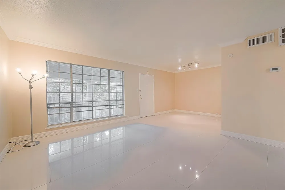 2121 Fountain View Drive #22 Houston, TX 77057