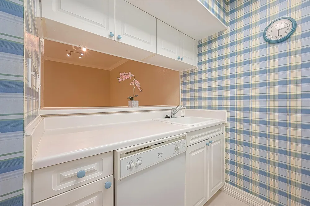 2121 Fountain View Drive #22 Houston, TX 77057