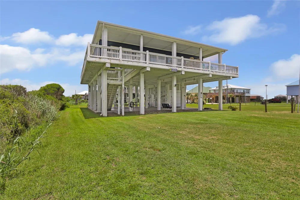 761 Bolivar Dunes Boulevard Gilchrist, TX 77617