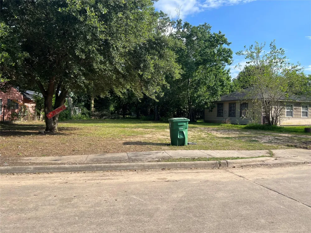 5534 Bataan Road Houston, TX 77033
