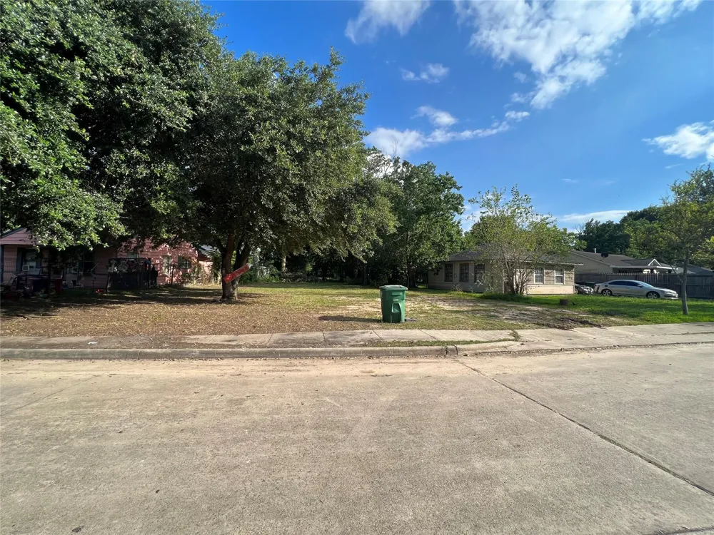 5534 Bataan Road Houston, TX 77033