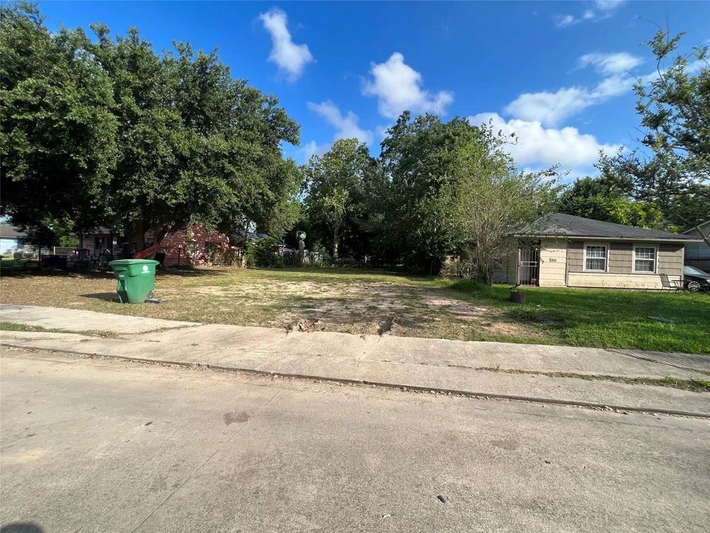 5534 Bataan Road Houston, TX 77033