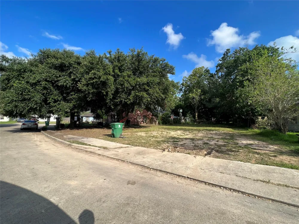 5534 Bataan Road Houston, TX 77033