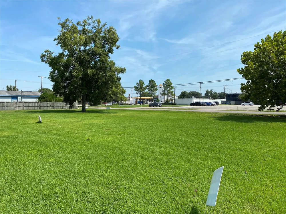 2423 44th Street Dickinson, TX 77539
