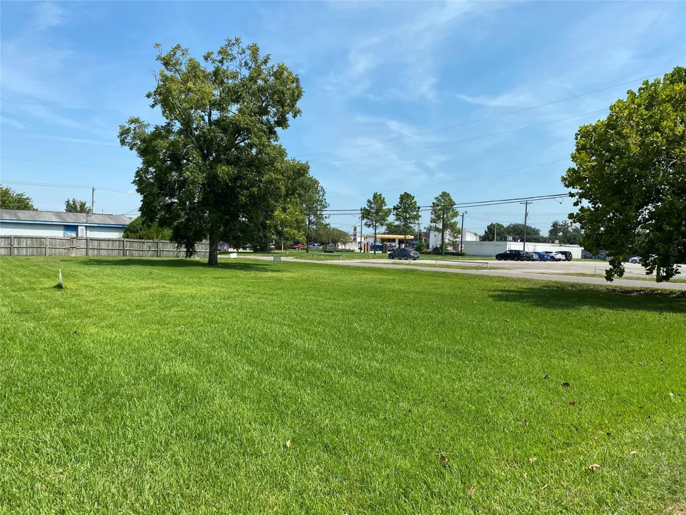 2423 44th Street Dickinson, TX 77539