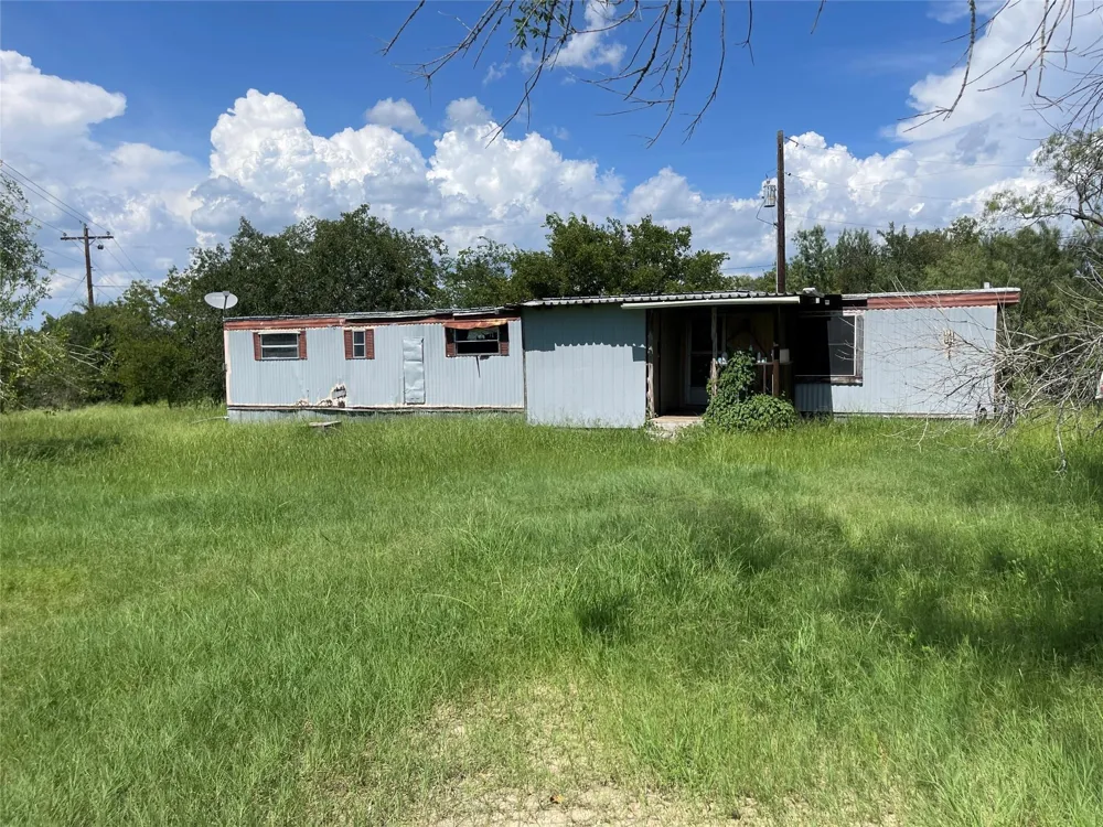 390 Bell Road Seguin, TX 78155