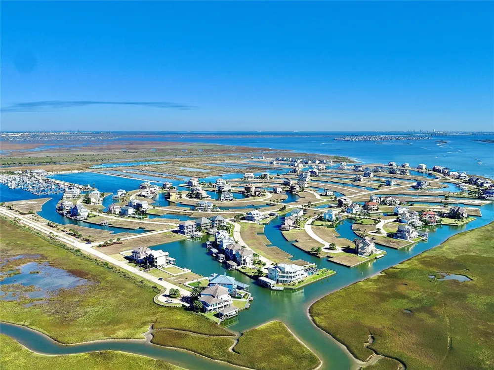 4 Loggerhead Hitchcock, TX 77563