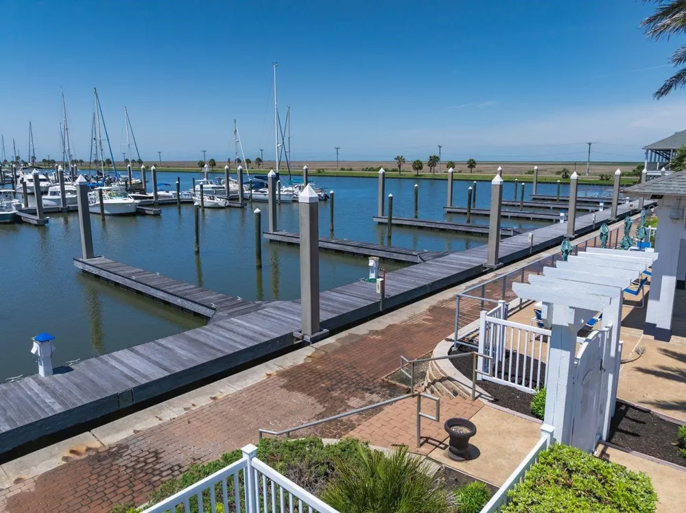 4 Loggerhead Hitchcock, TX 77563