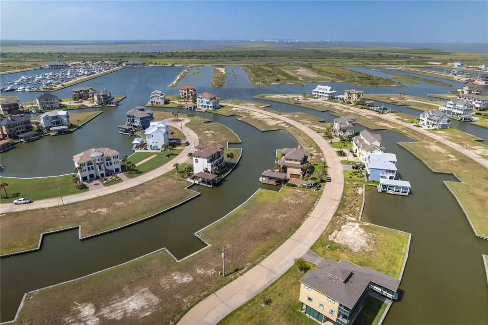 4 Loggerhead Hitchcock, TX 77563