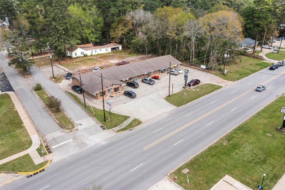 1002 W Bluff Street E Woodville, TX 75979