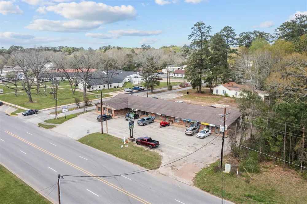 1002 W Bluff Street E Woodville, TX 75979