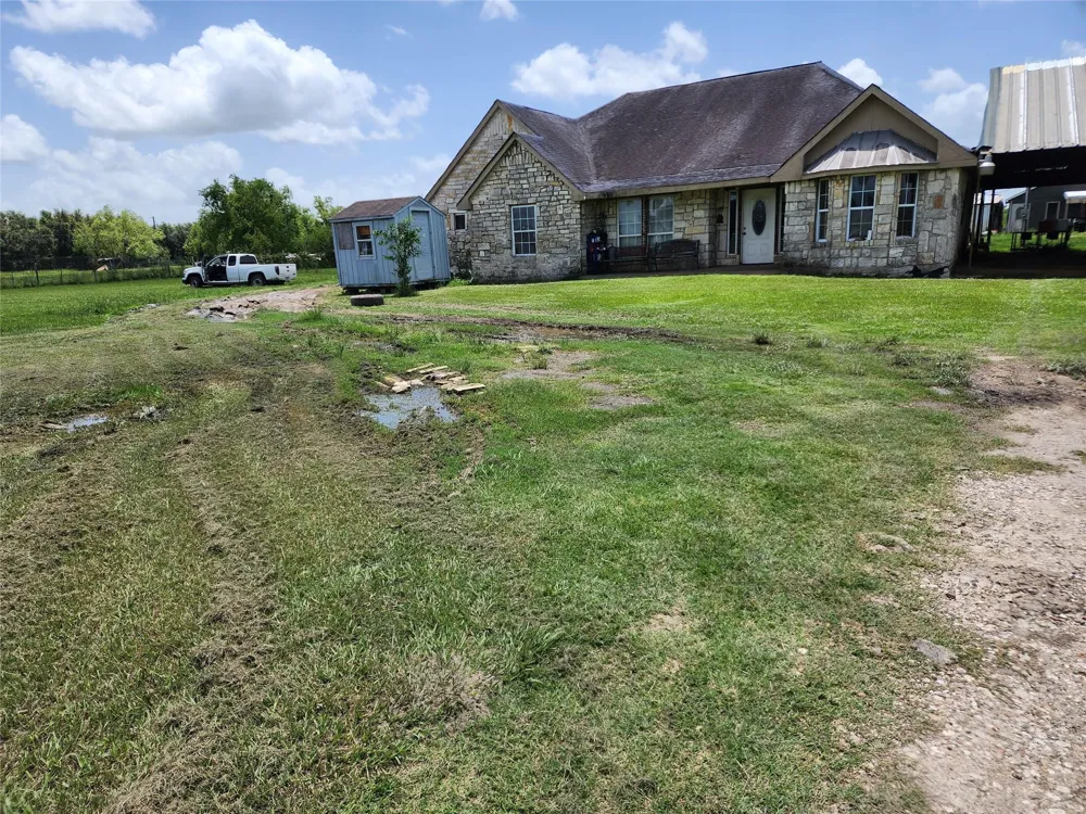 6815 Beard Road Needville, TX 77461