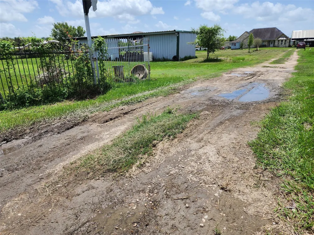 6815 Beard Road Needville, TX 77461
