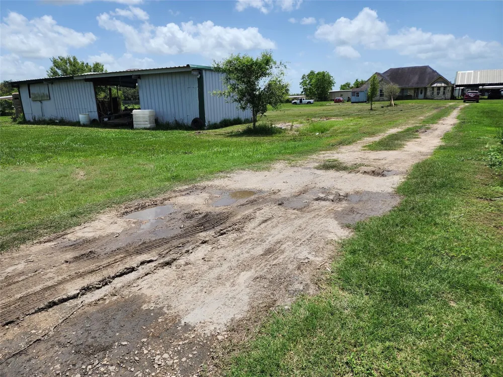 6815 Beard Road Needville, TX 77461