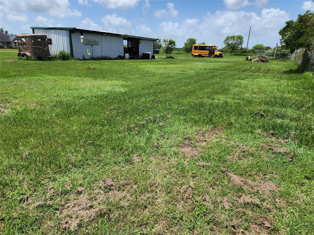 6815 Beard Road Needville, TX 77461