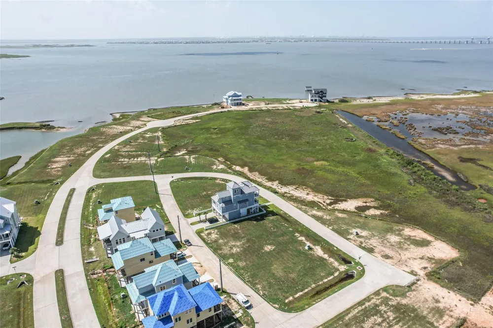 1646 Brown Pelican Bend Galveston, TX 77554