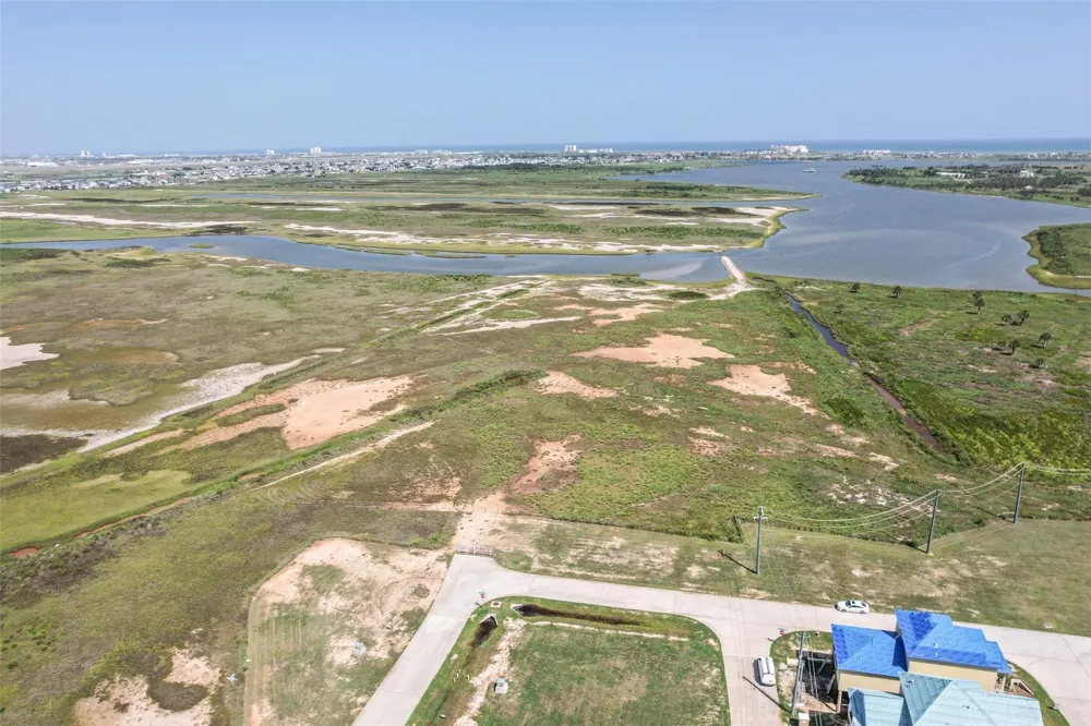 1646 Brown Pelican Bend Galveston, TX 77554