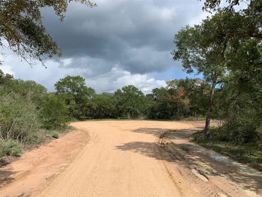 Private Road 1581 Hallettsville, TX 77964