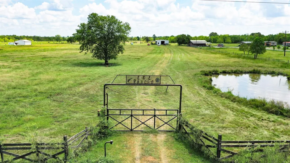 2828 County Road 615 Dayton, TX 77535