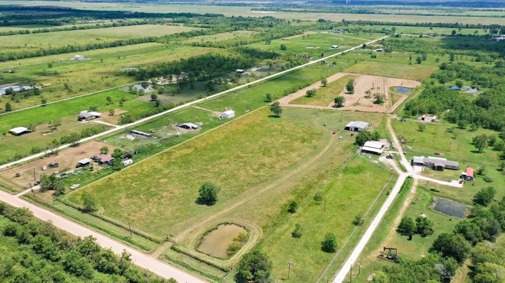 2828 County Road 615 Dayton, TX 77535