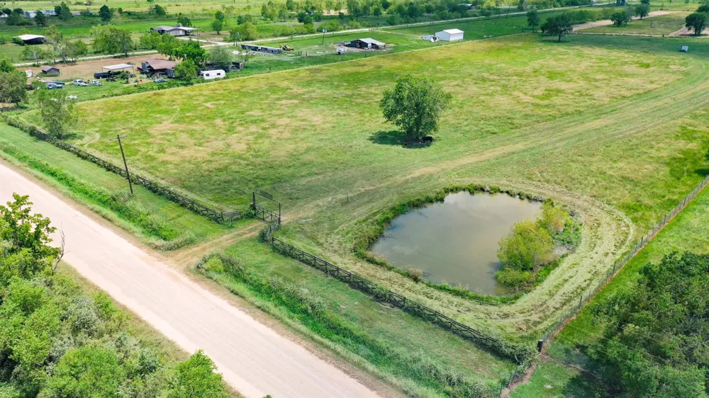 2828 County Road 615 Dayton, TX 77535