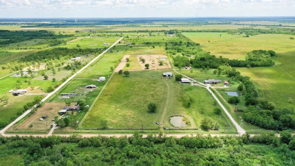 2828 County Road 615 Dayton, TX 77535